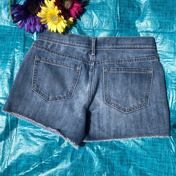 Old Navy Women’s Denim Shorts - Size 6 - Picture 2 of 4